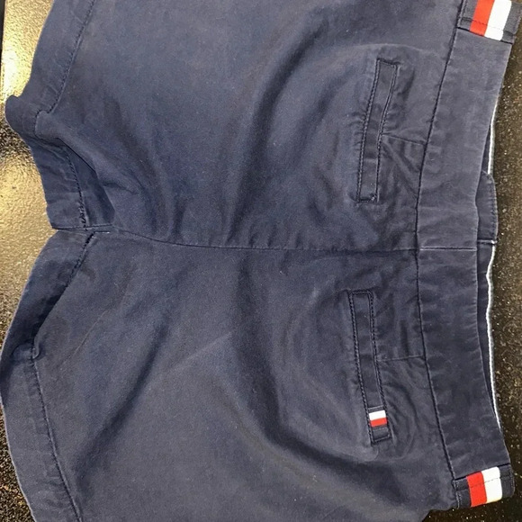 Tommy Hilfiger Shorts size 4 - Picture 2 of 4